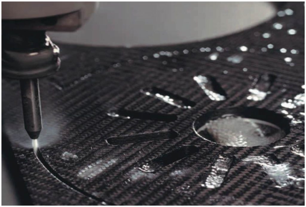 Water jet under 3000 bar pressure separates the friction disc from the ceramic plate